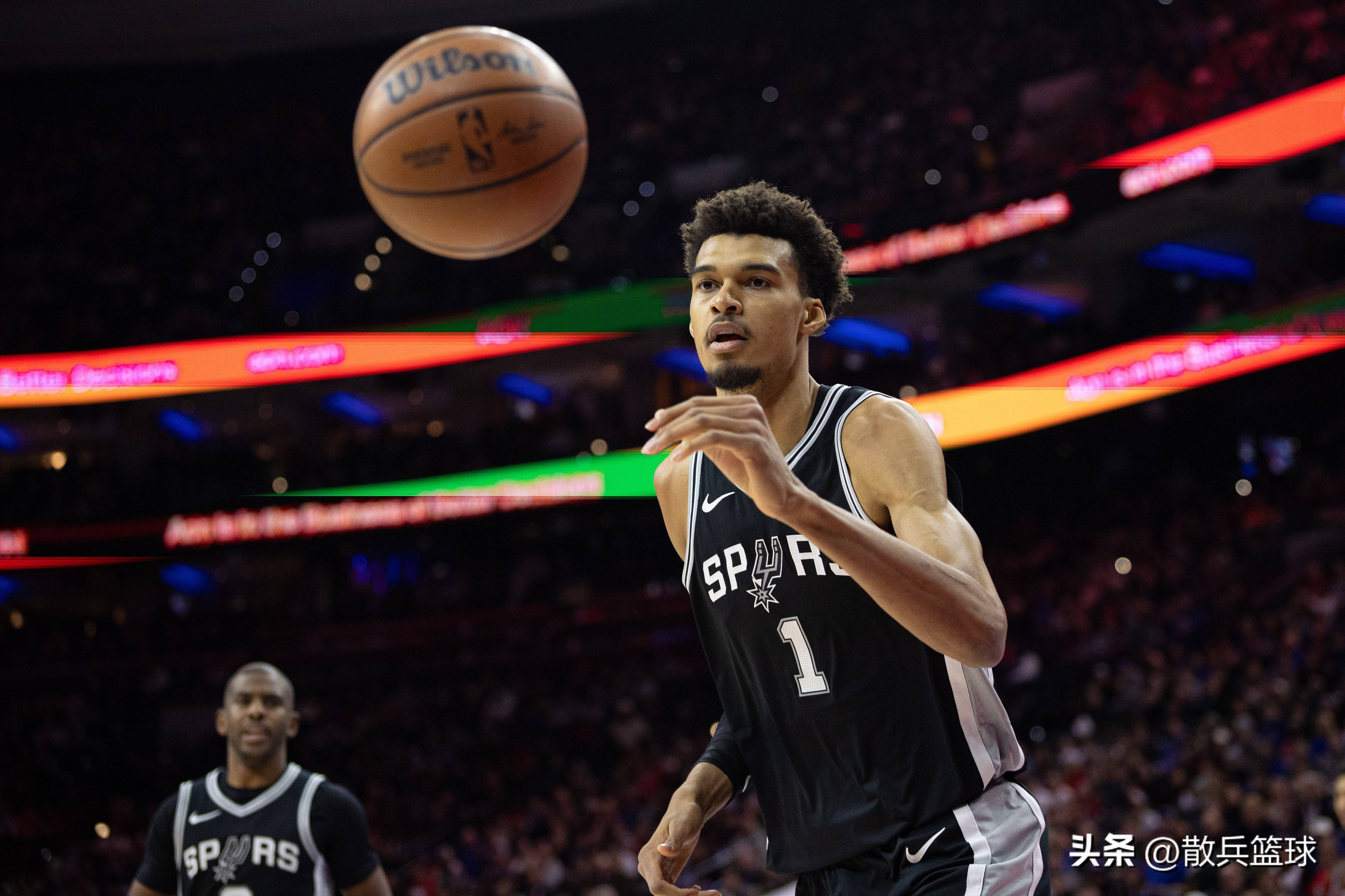nba球员福克斯(nba球员福克斯个人资料简介)
